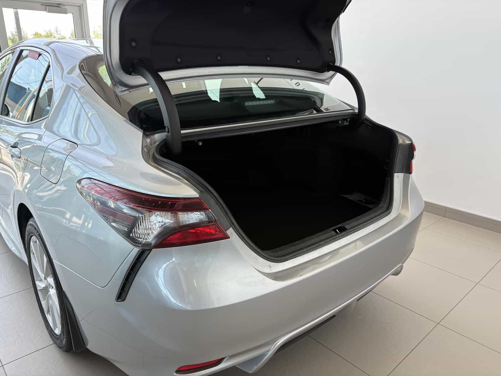 2021 Toyota Camry SE - Image 13