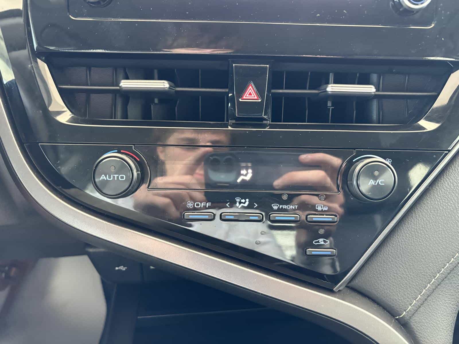 2021 Toyota Camry SE - Image 18