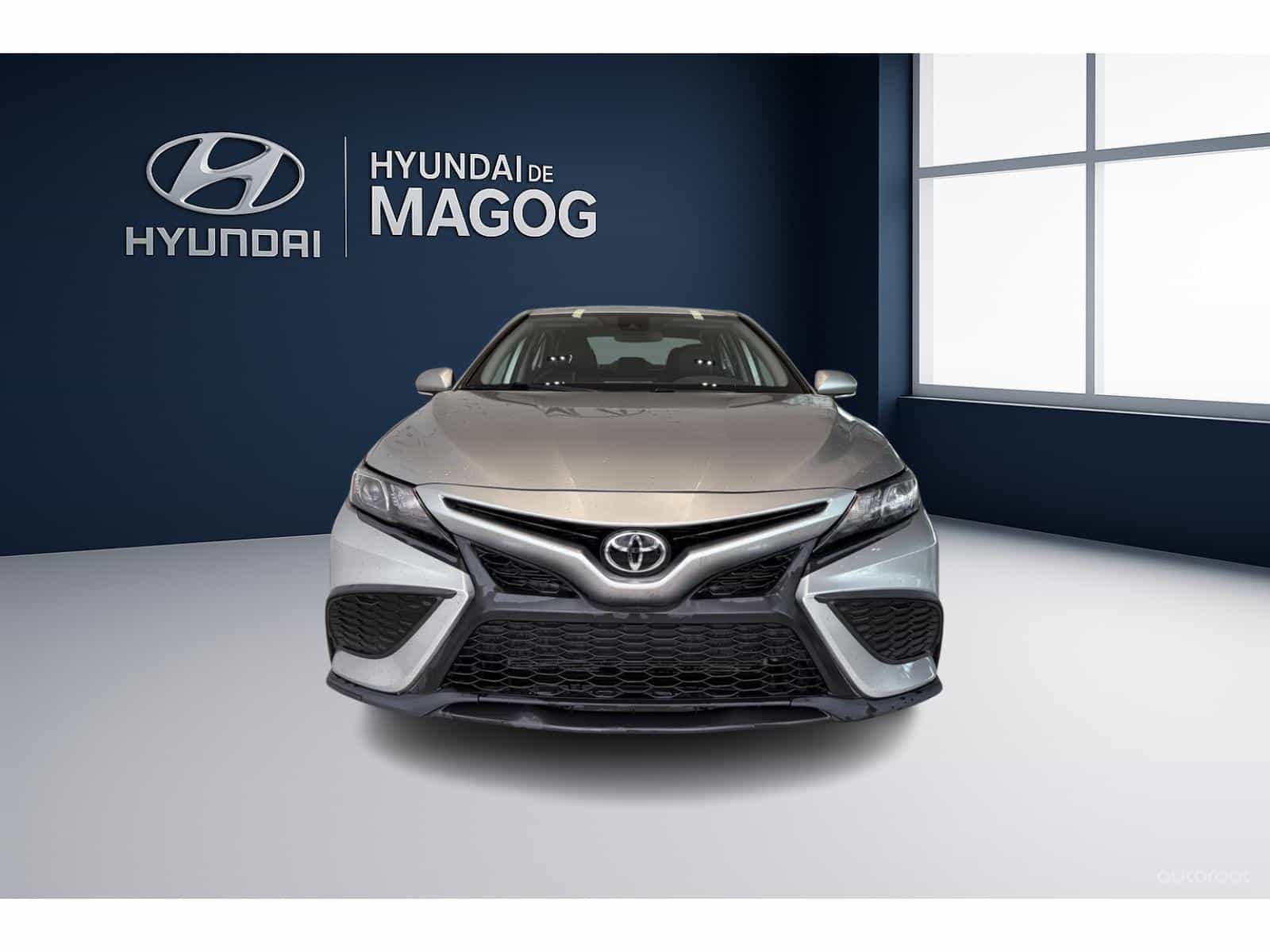 Image 2 Toyota Camry SE 2021