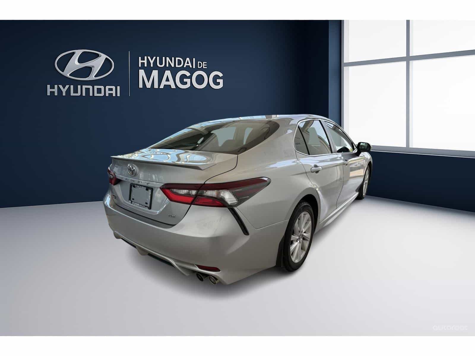 2021 Toyota Camry SE - Image 4