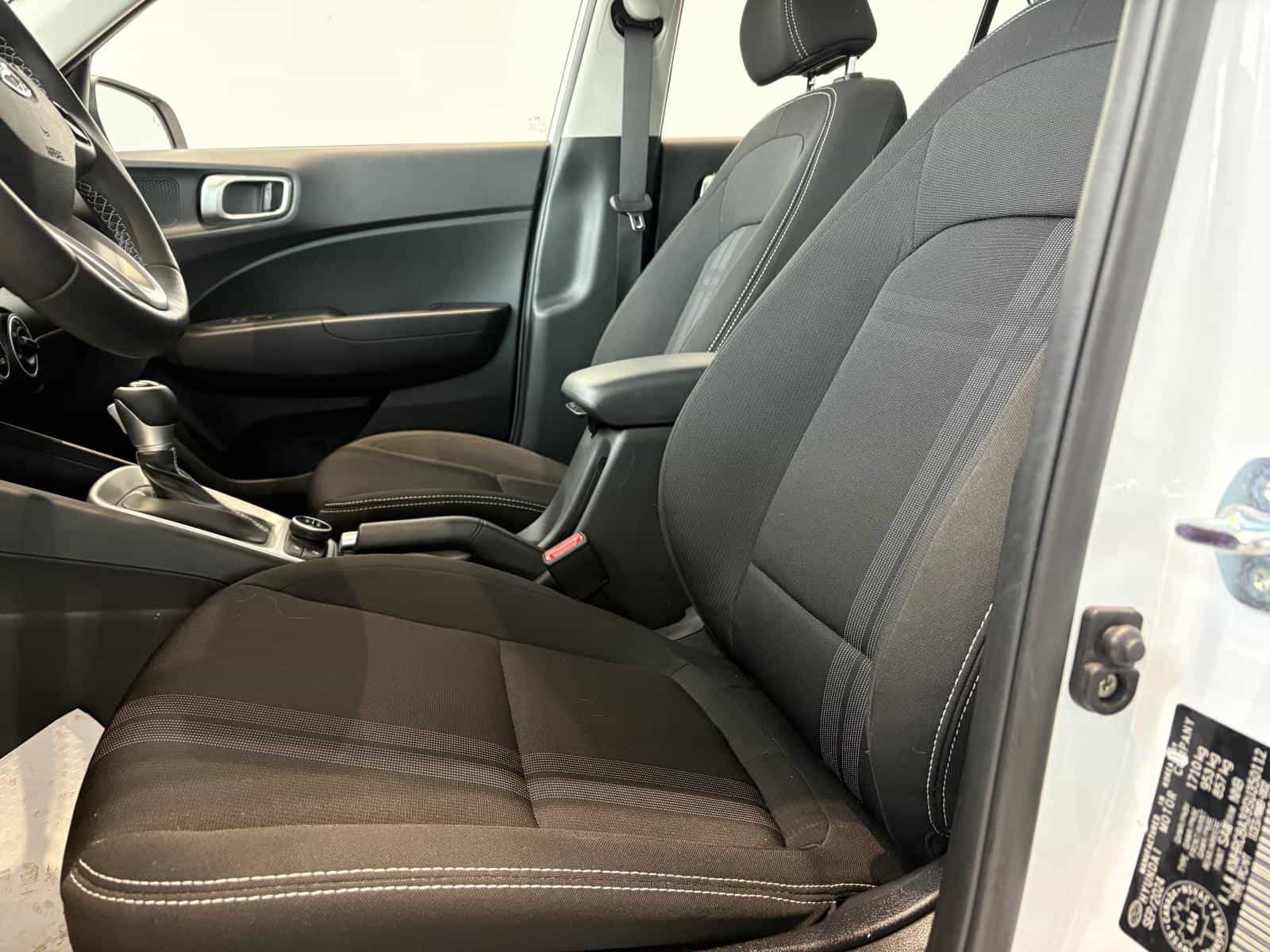 2025 Hyundai Venue Preferred - Image 9