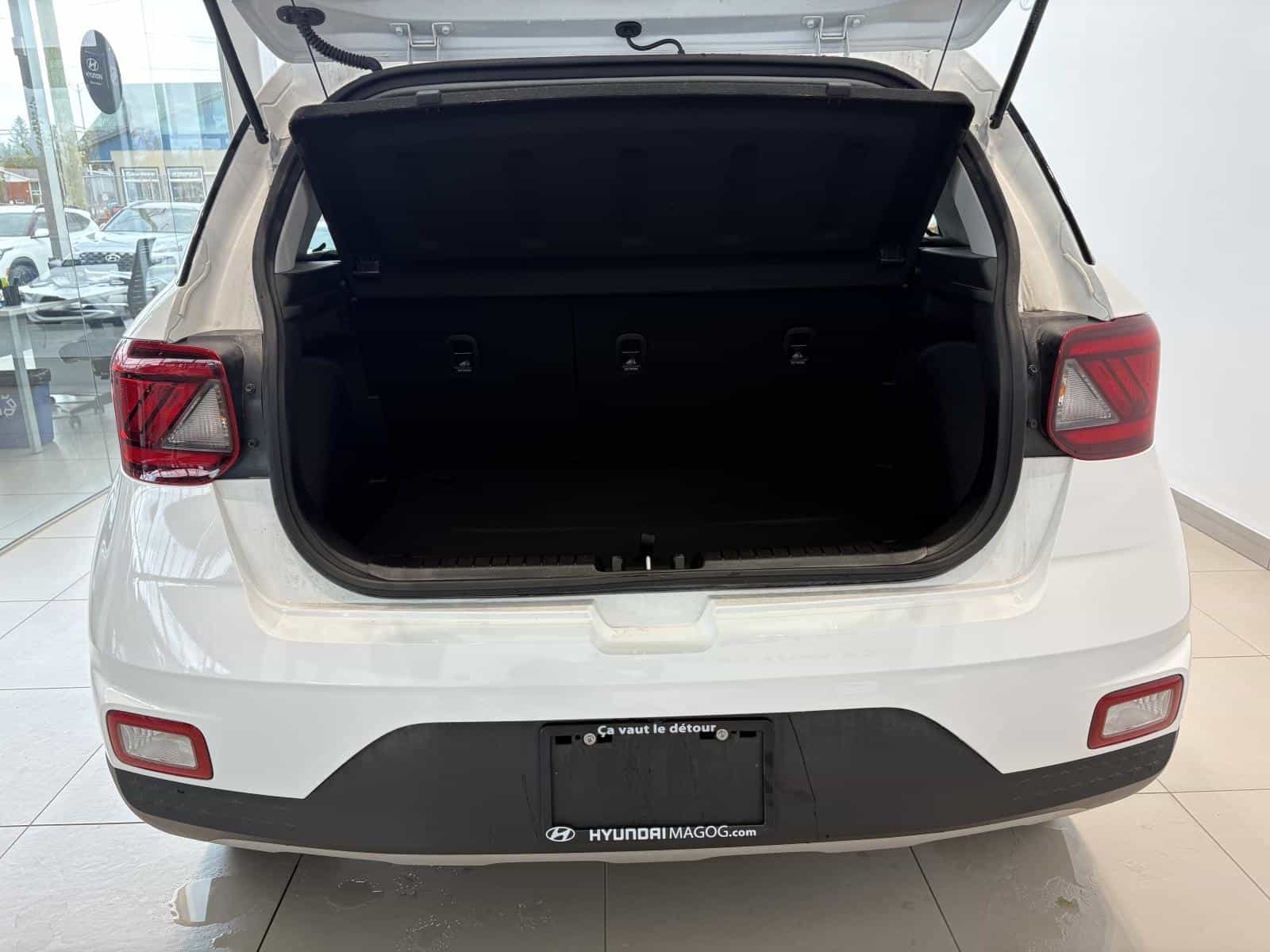 2025 Hyundai Venue Preferred - Image 12