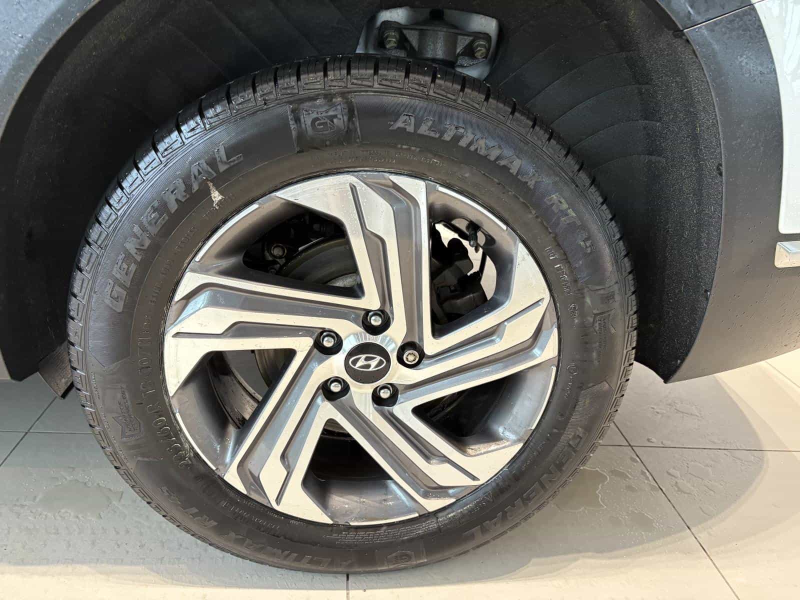 2023 Hyundai Santa Fe Preferred w/Trend - Image 7