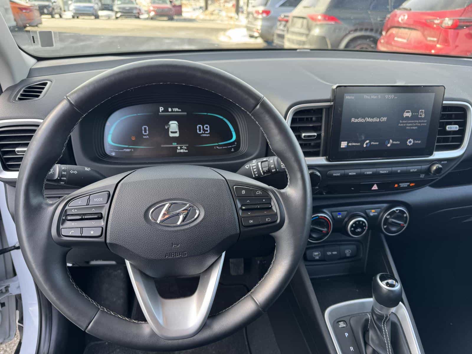 2025 Hyundai Venue Preferred - Image 13