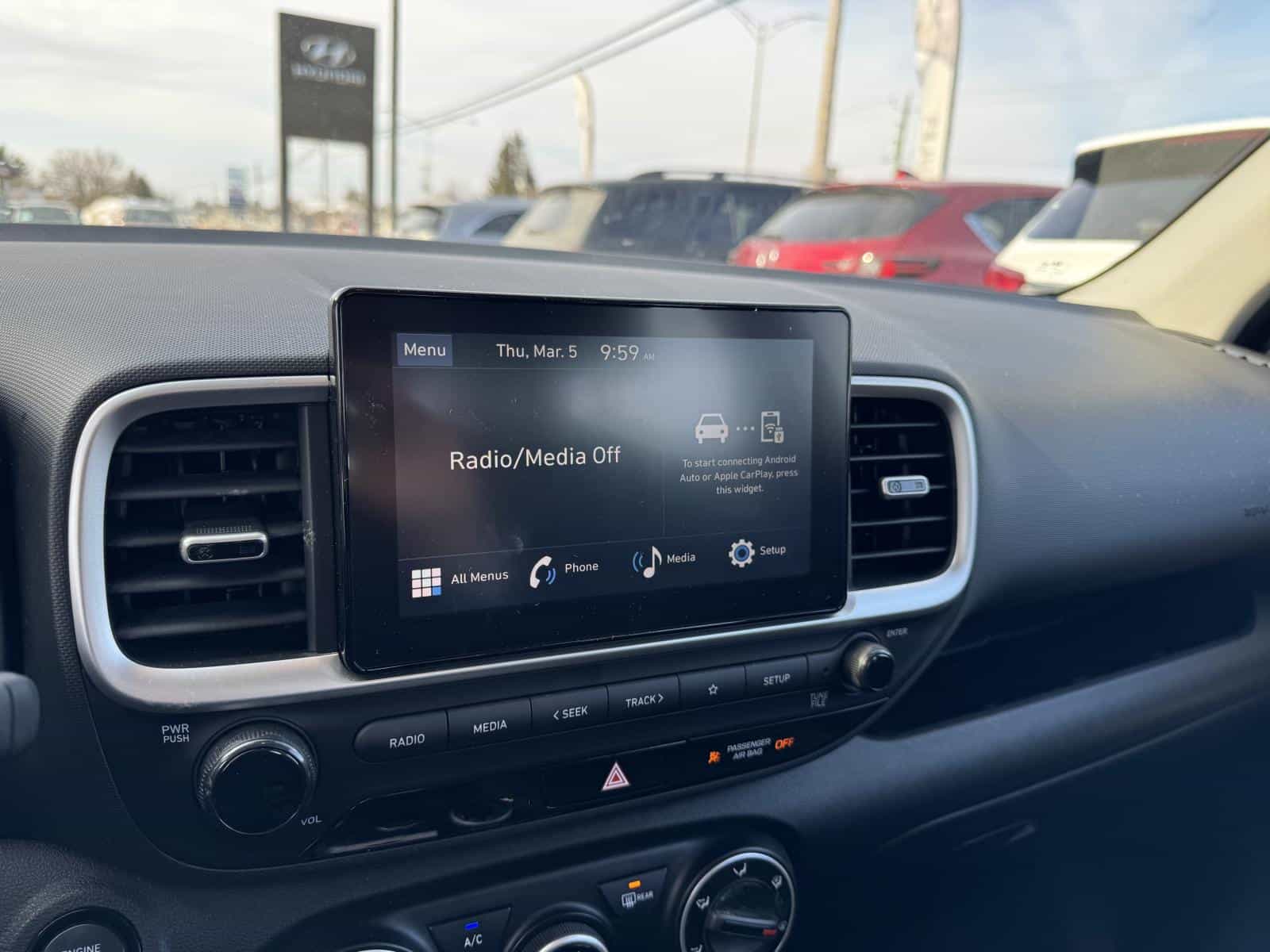 2025 Hyundai Venue Preferred - Image 17