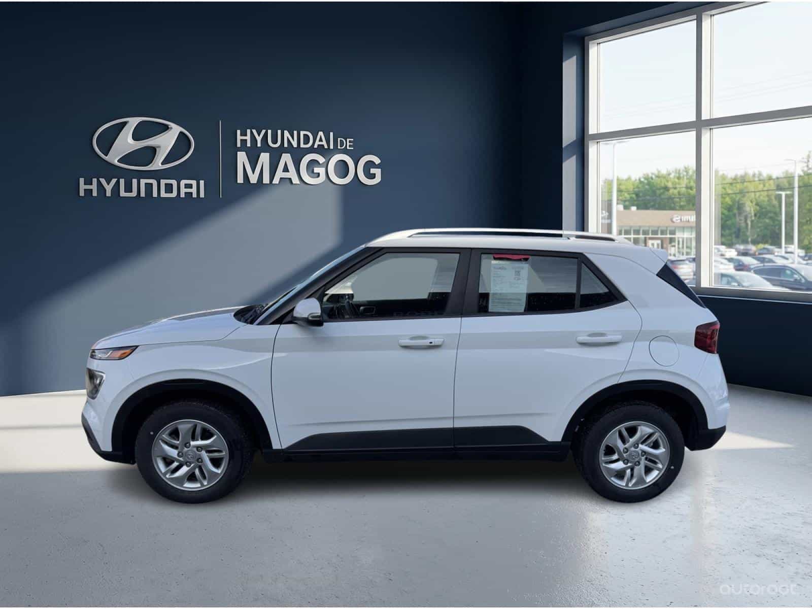 2025 Hyundai Venue Preferred - Image 2