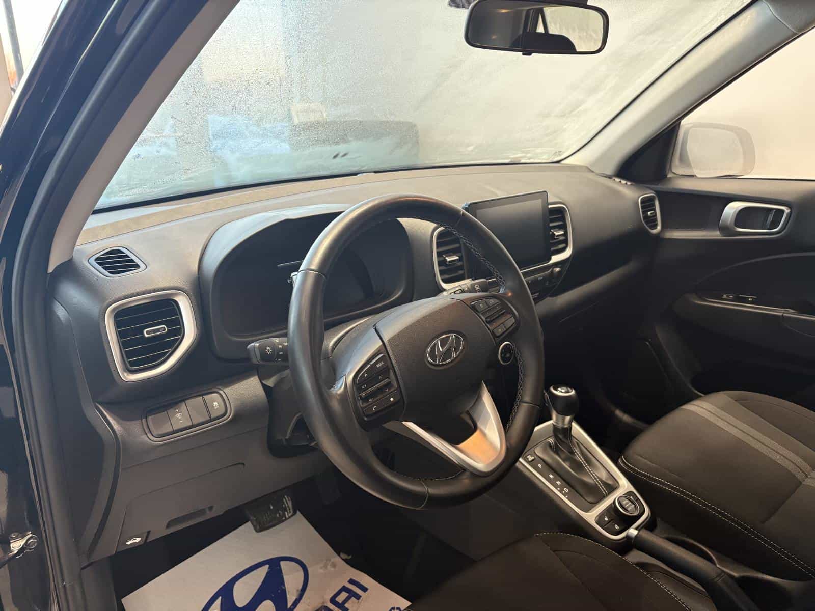 2025 Hyundai Venue Preferred - Image 11
