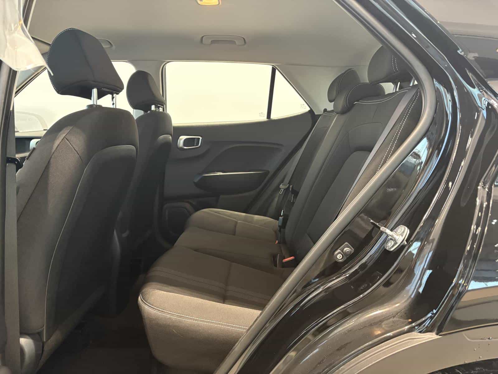 2025 Hyundai Venue Preferred - Image 12