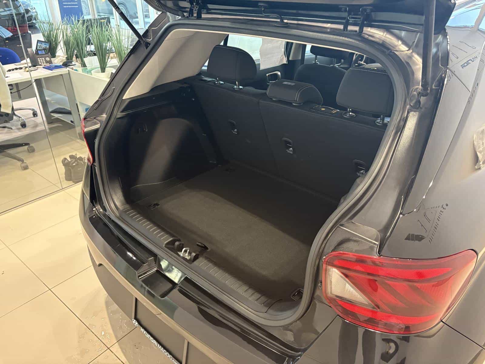 2025 Hyundai Venue Preferred - Image 15