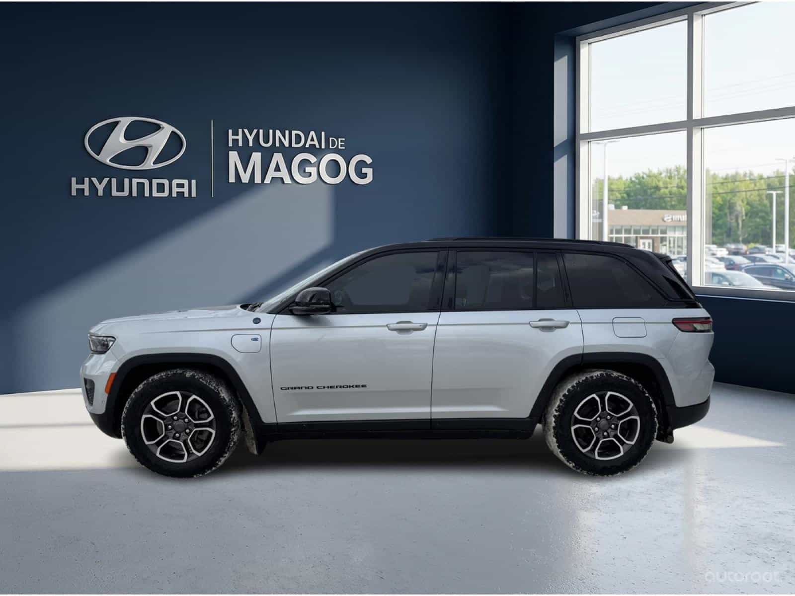 2022 Jeep Grand Cherokee Trailhawk 4XE - Image 2