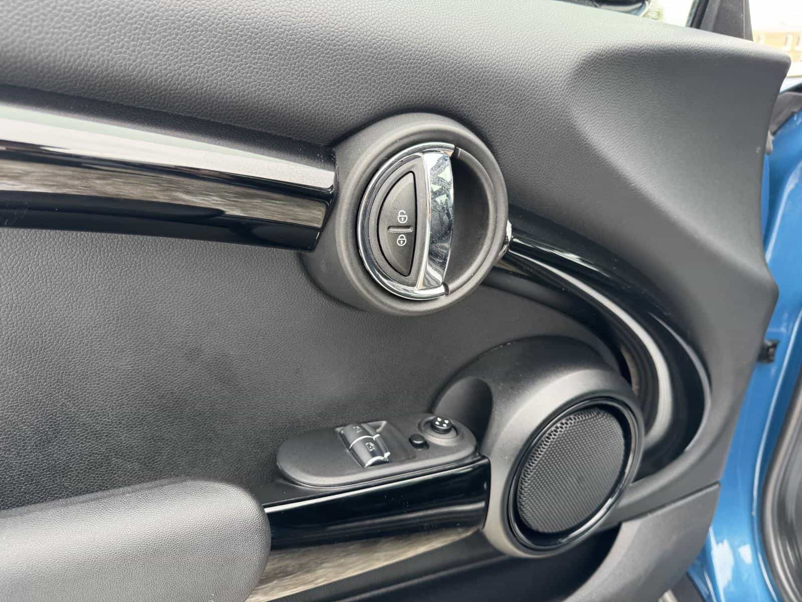 2022 Mini Hatchback Cooper S - Image 11