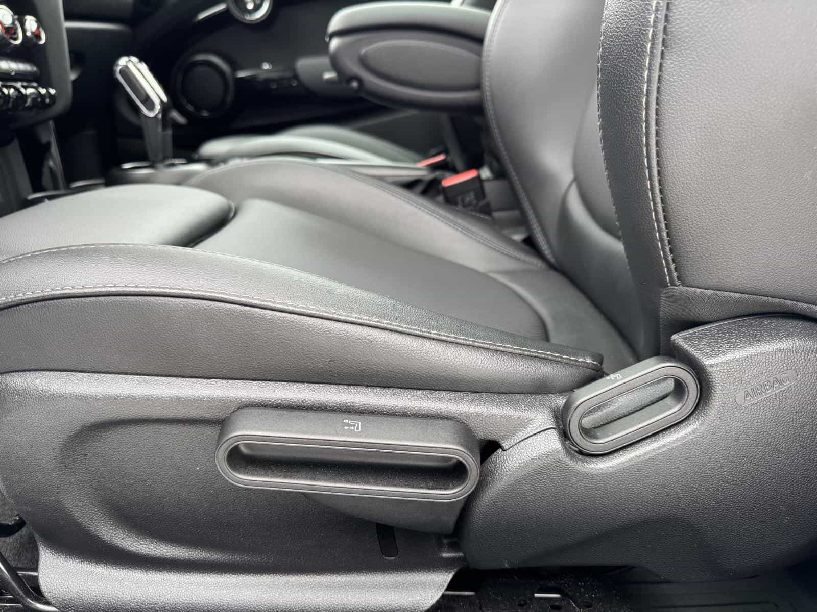 2022 Mini Hatchback Cooper S - Image 12