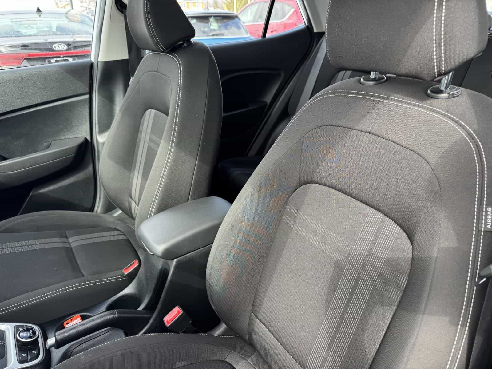 2022 Hyundai Venue Preferred - Image 11