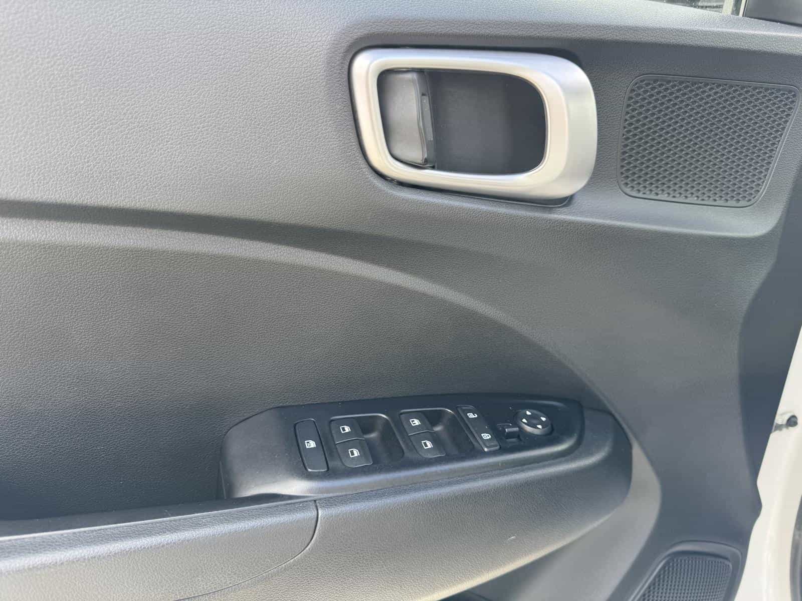 2022 Hyundai Venue Preferred - Image 8