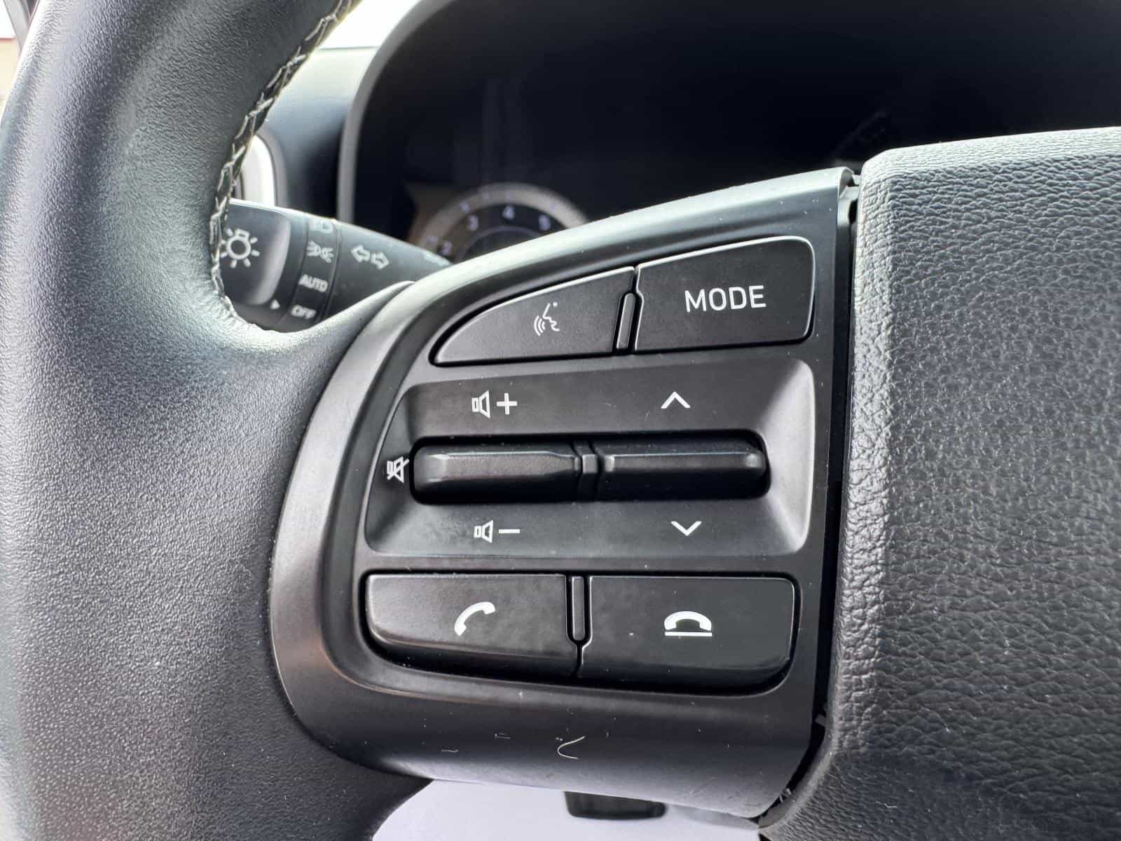 2022 Hyundai Venue Preferred - Image 14