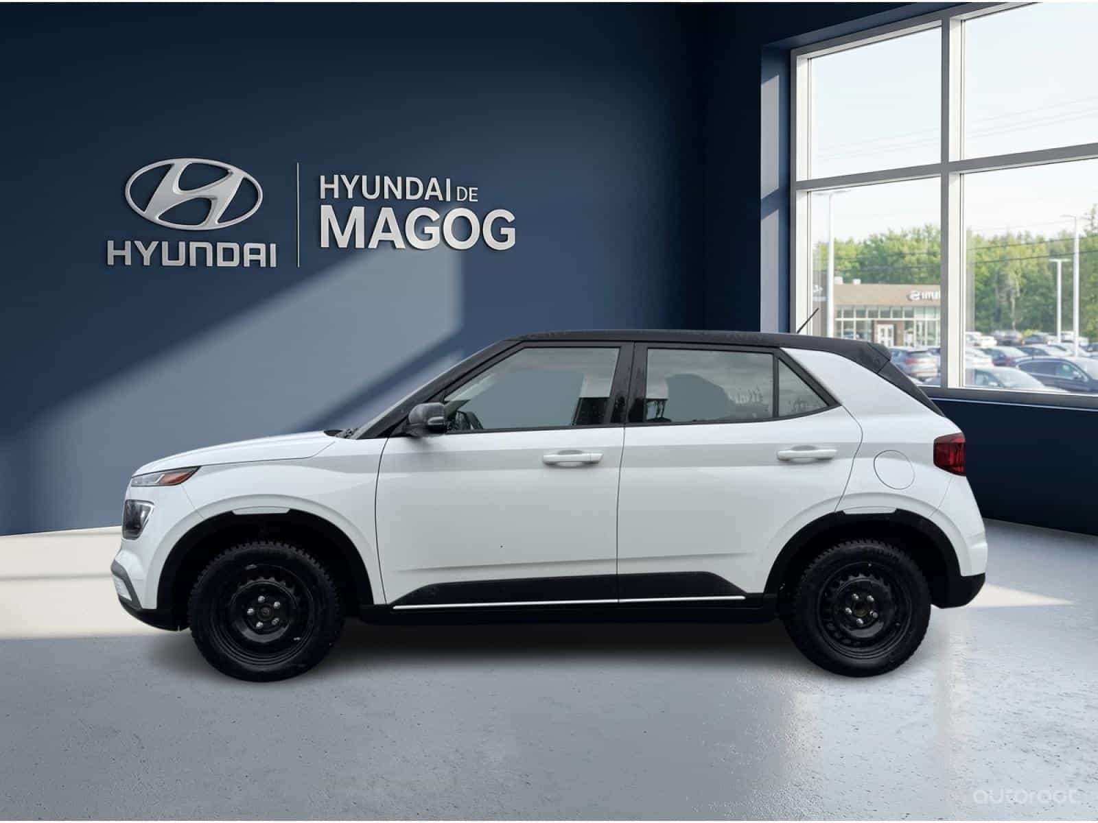 2023 Hyundai Venue Essential - Image 3