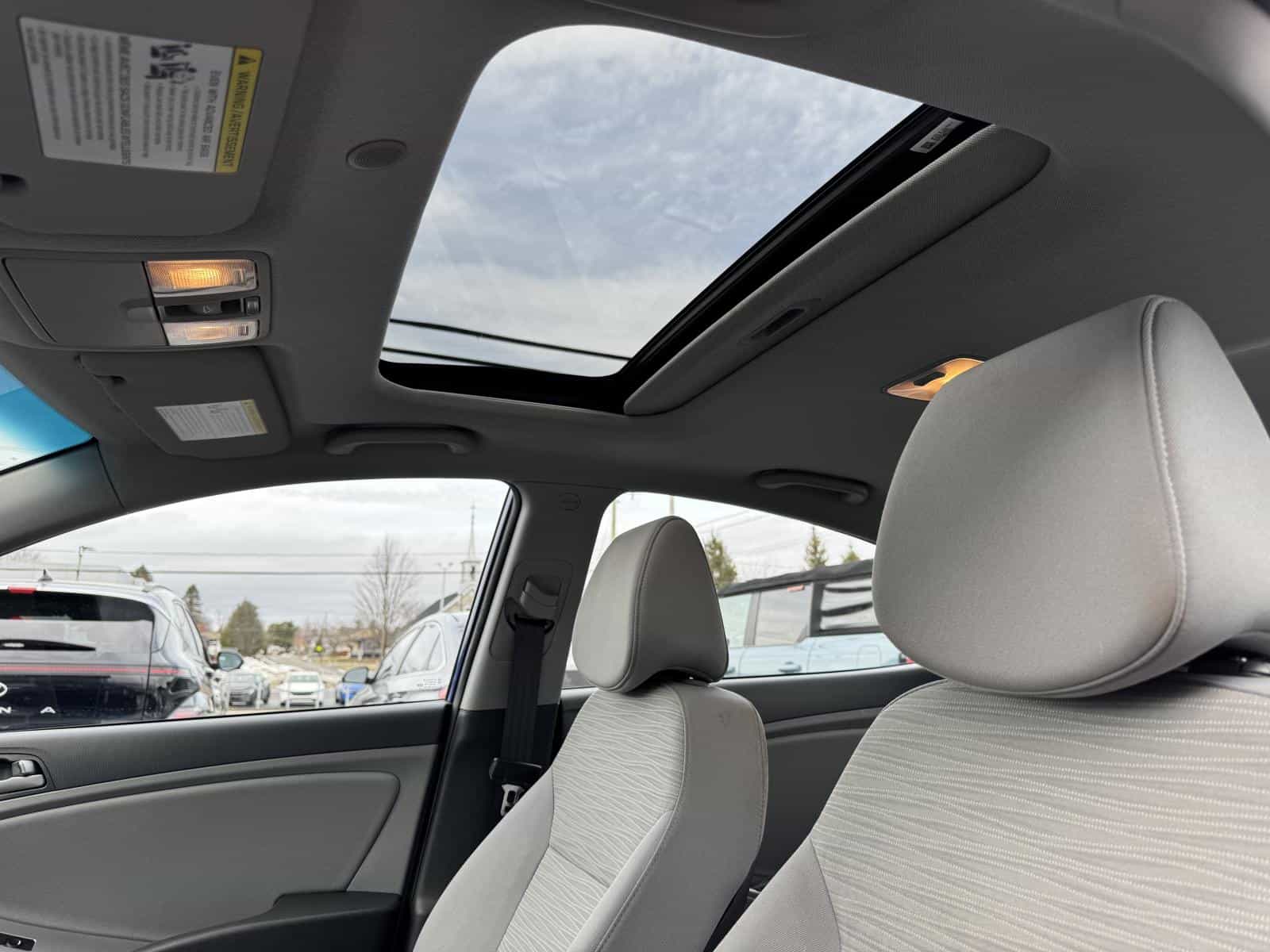 2017 Hyundai Accent SE - Image 9