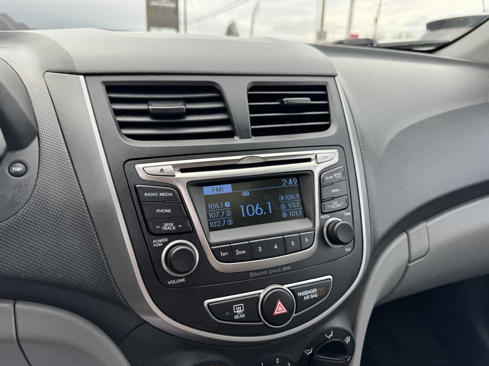 2017 Hyundai Accent SE - Image 16