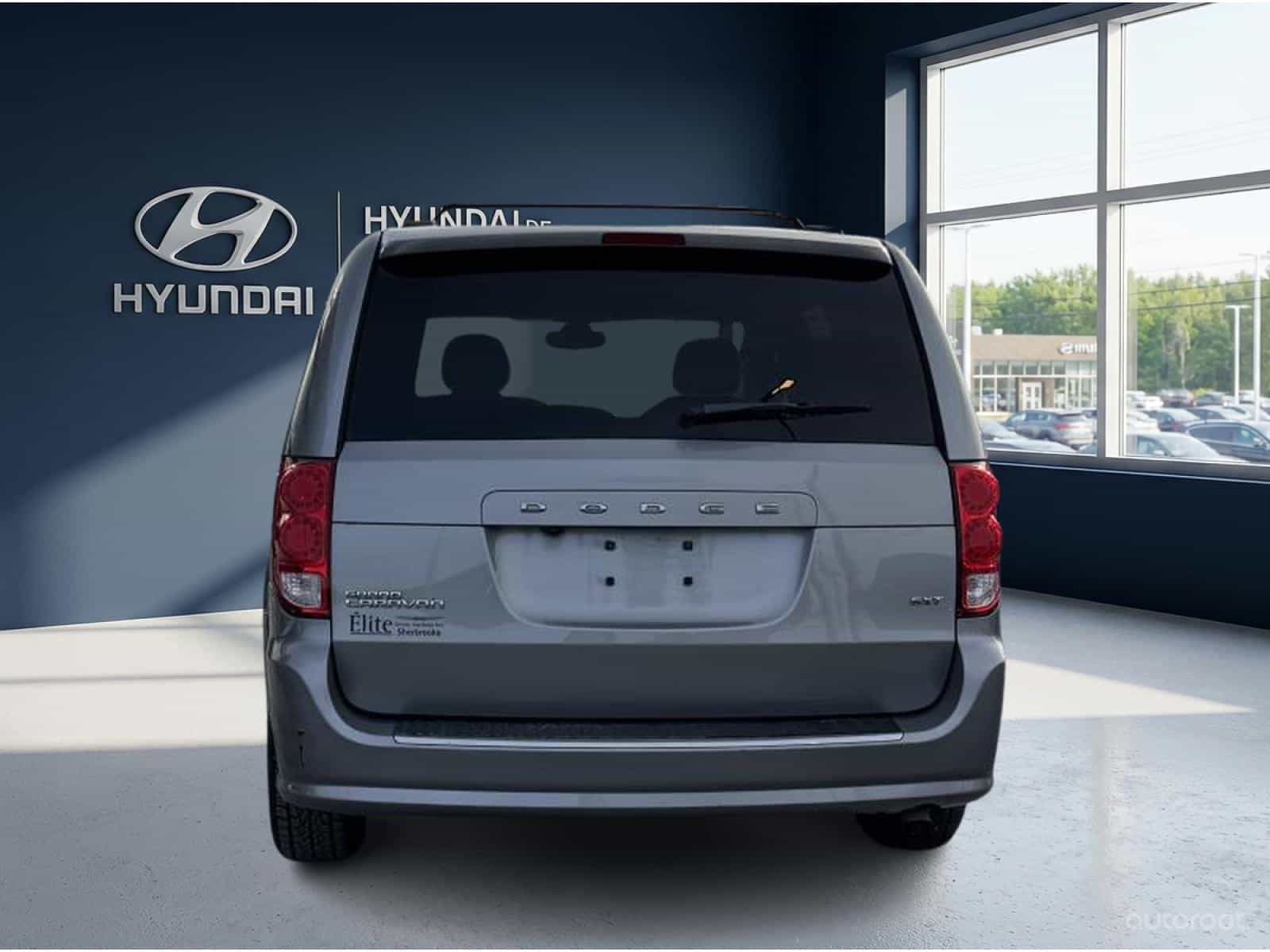 2019 Dodge Grand Caravan SXT - Image 4