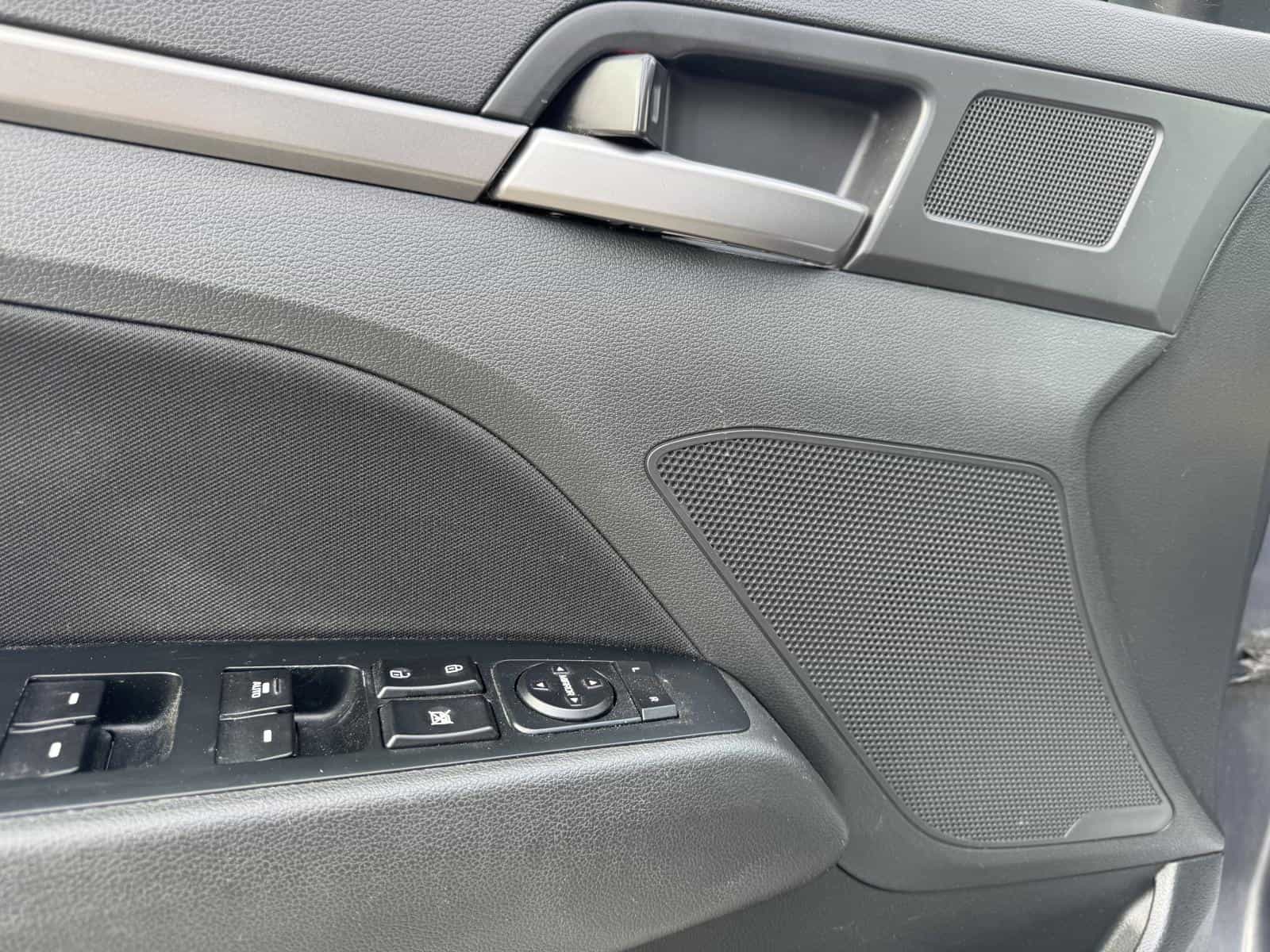 Image 10 Hyundai Elantra GLS 2017