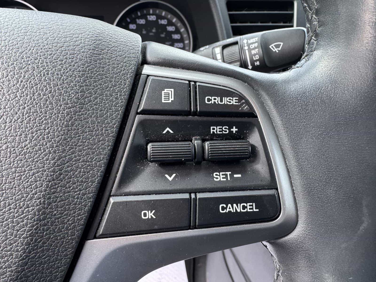 Image 14 Hyundai Elantra GLS 2017