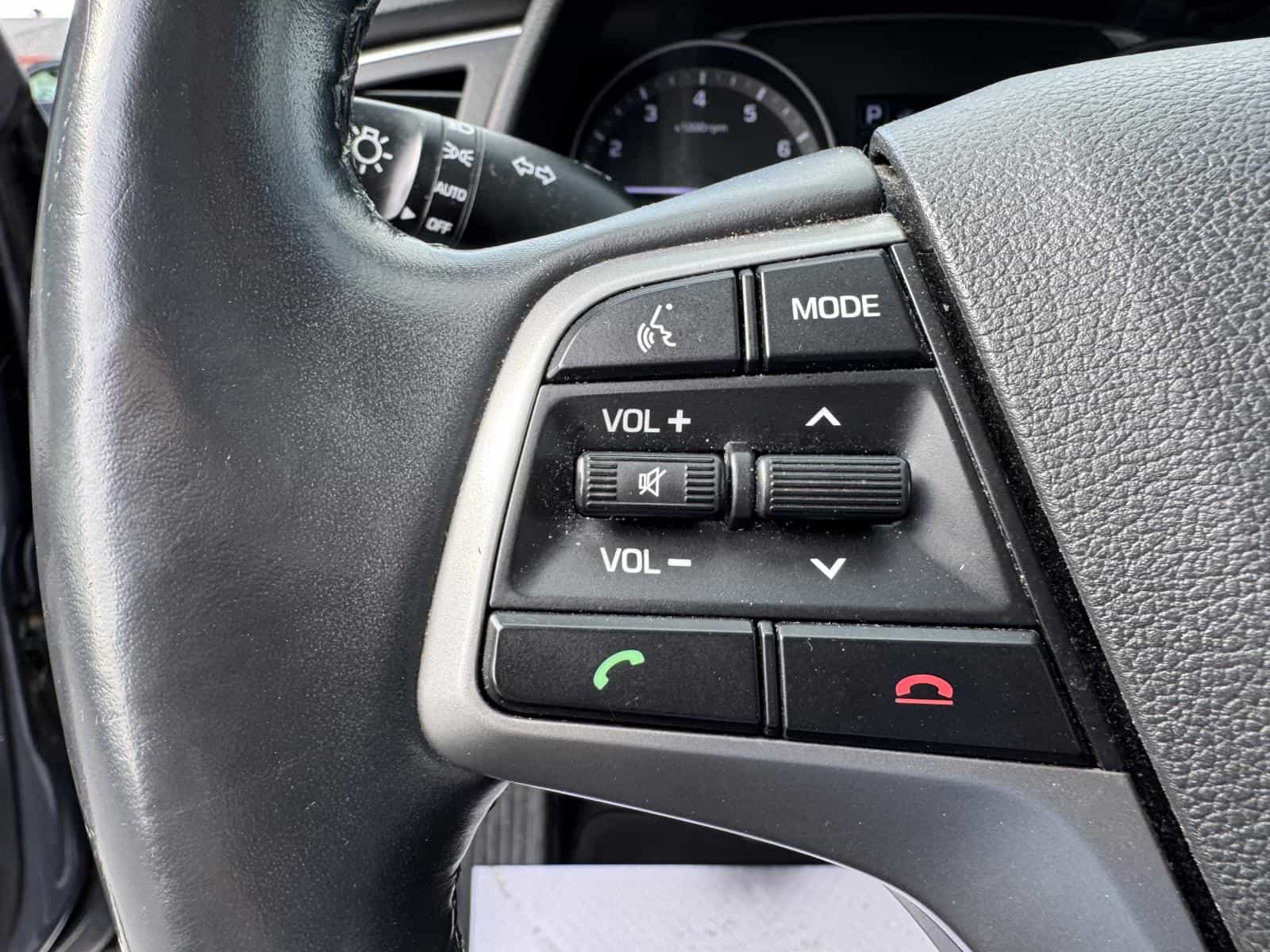 Image 13 Hyundai Elantra GLS 2017