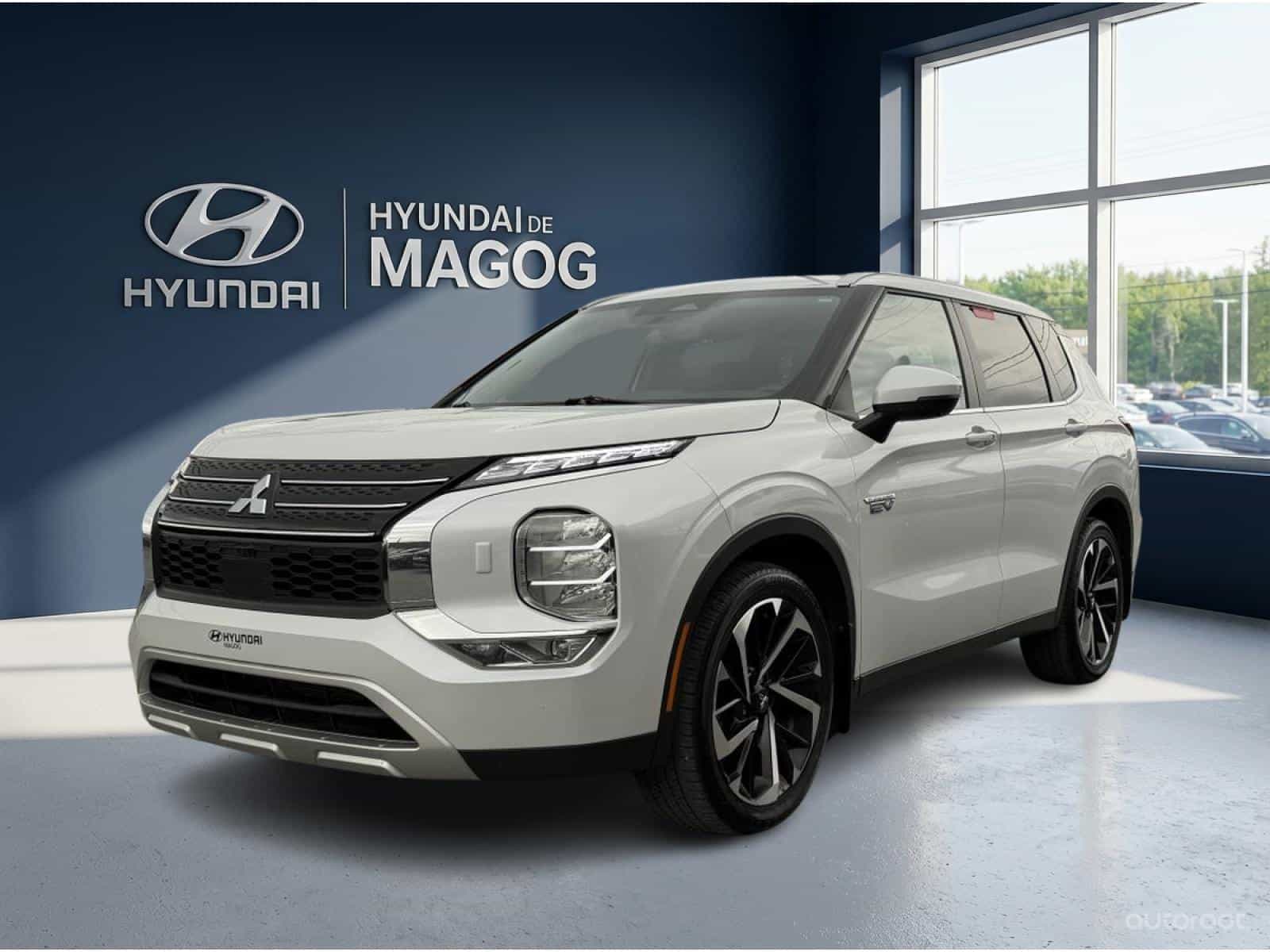 2024 Mitsubishi Outlander SEL PHEV - Image 1