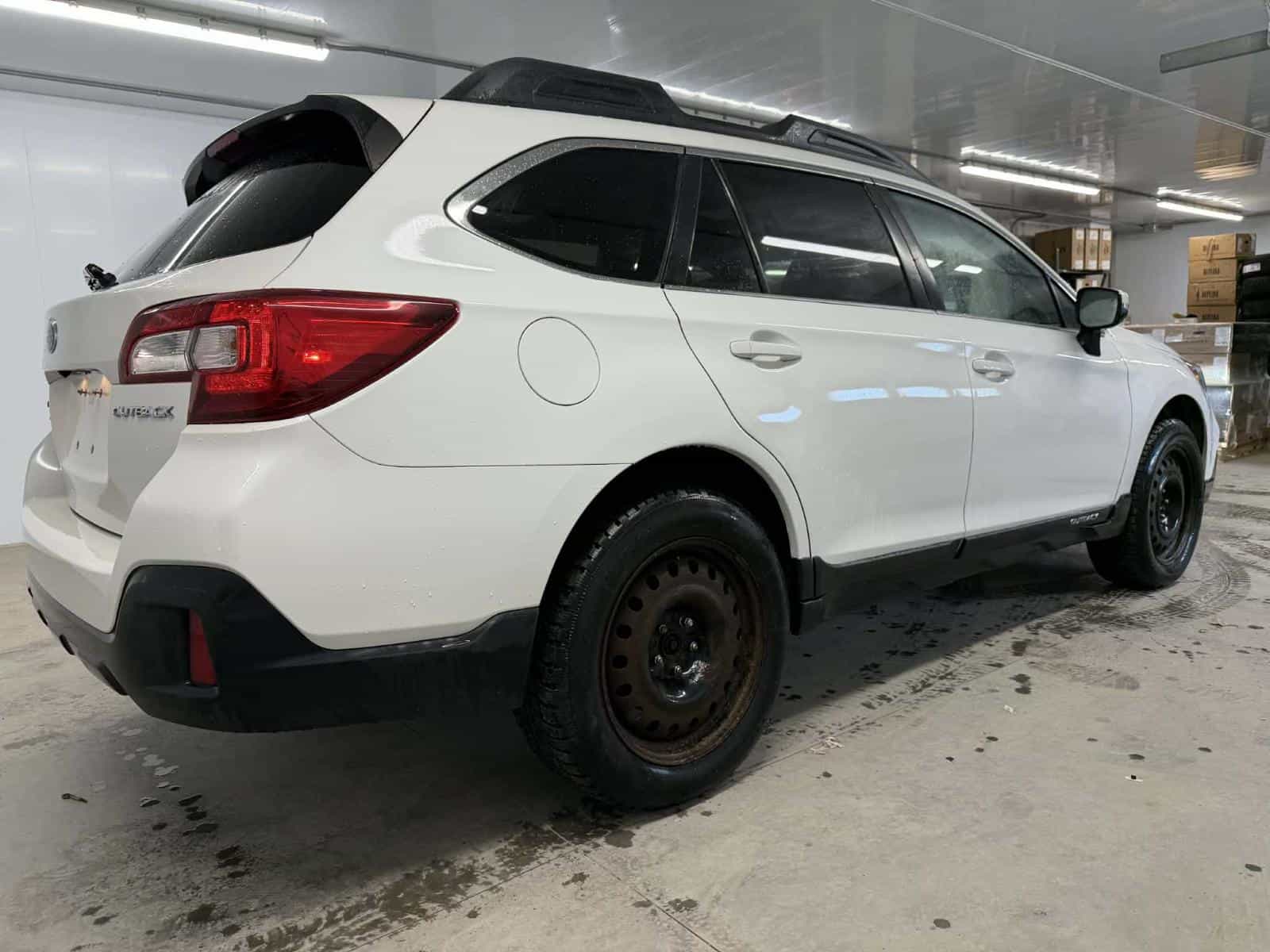 2018 Subaru Outback 2.5i Limited - Image 6