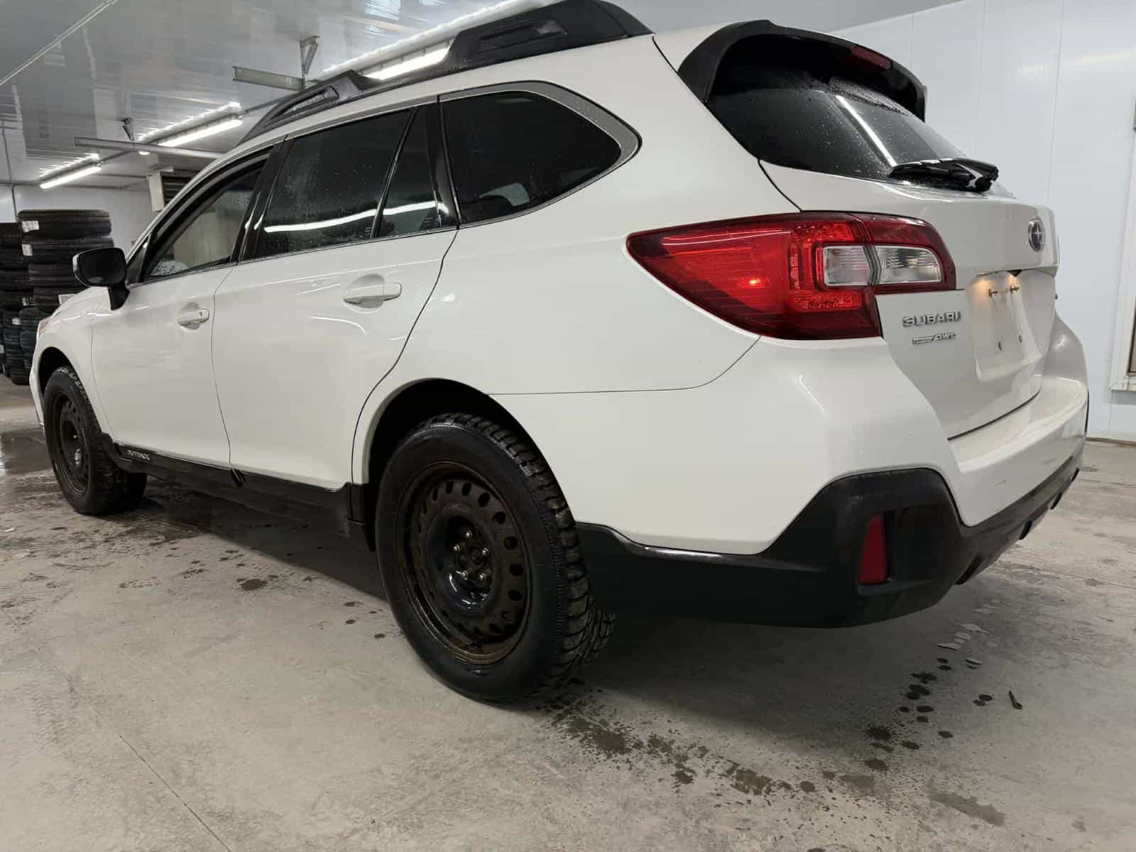 2018 Subaru Outback 2.5i Limited - Image 4