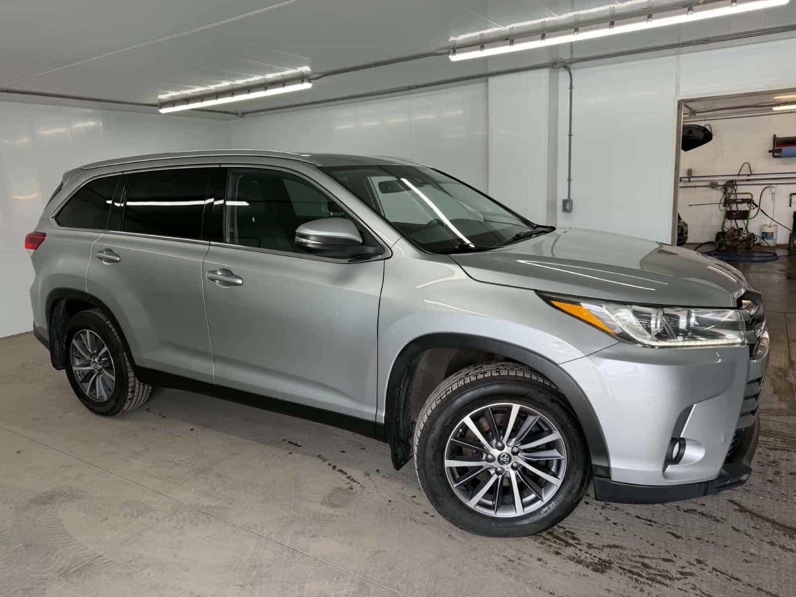 2019 Toyota Highlander XLE - Image 1