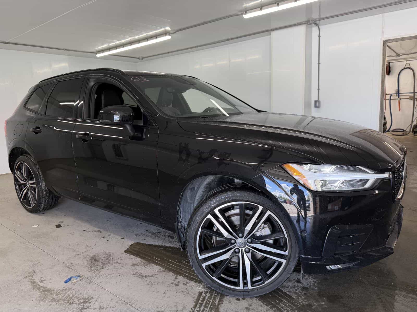2021 Volvo XC60 R-Design - Image 1