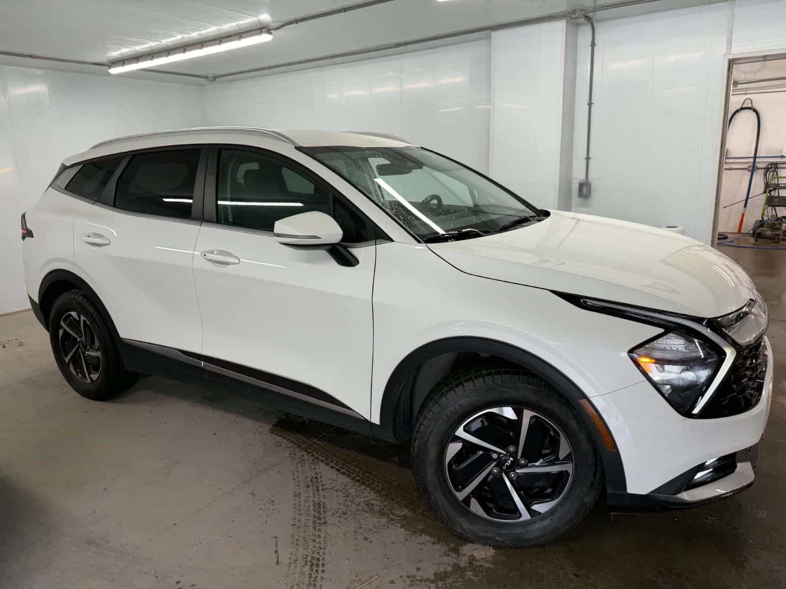 2023 Kia Sportage EX Hybrid - Image 1