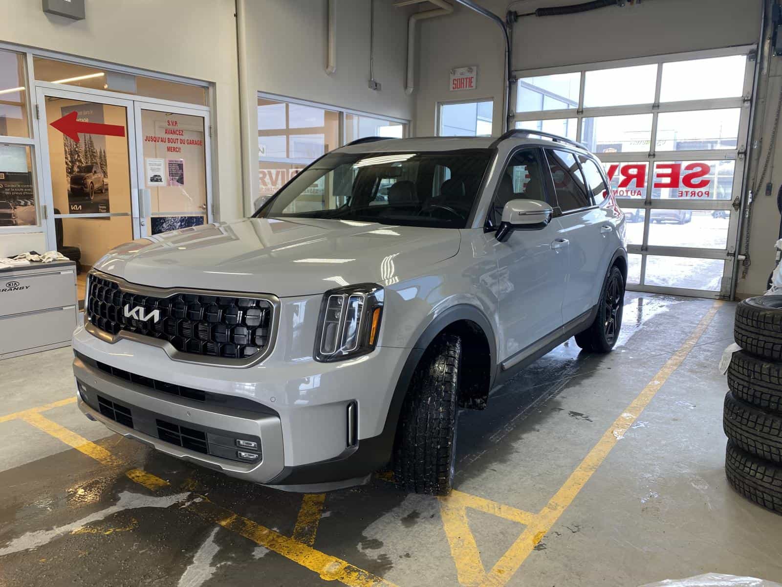 2023 Kia Telluride X-Line - Image 3