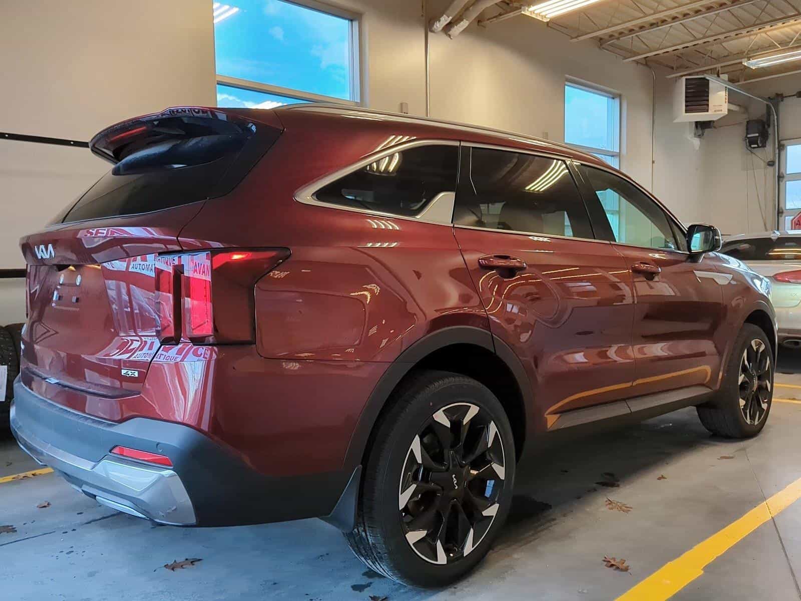 2025 Kia Sorento EX - Image 4