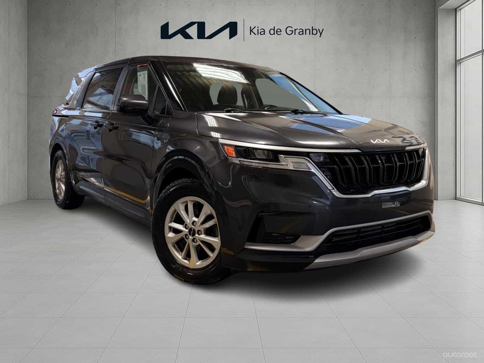 2022 Kia Carnival LX - Image 1