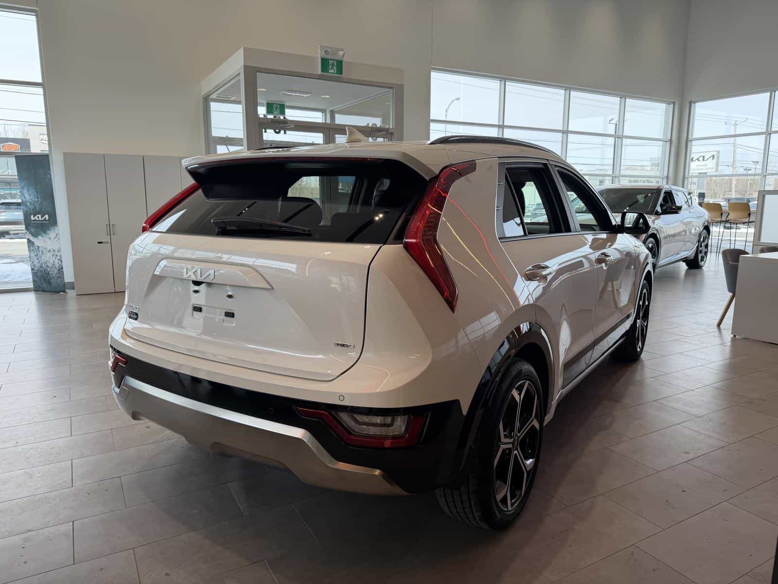 2025 Kia Niro SX - Image 6