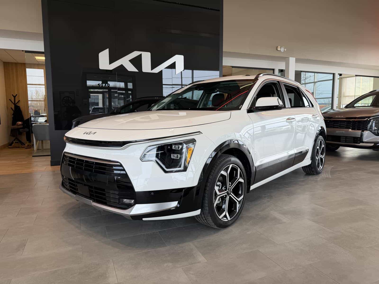 2025 Kia Niro SX - Image 3