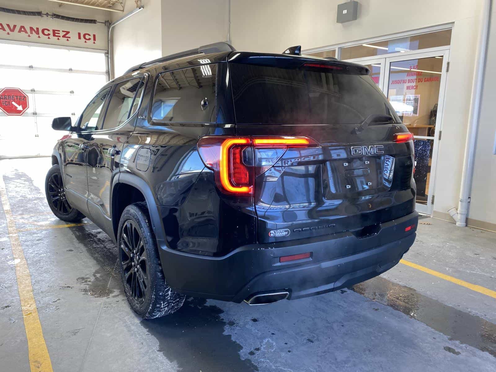 2022 GMC Acadia SLE - Image 4