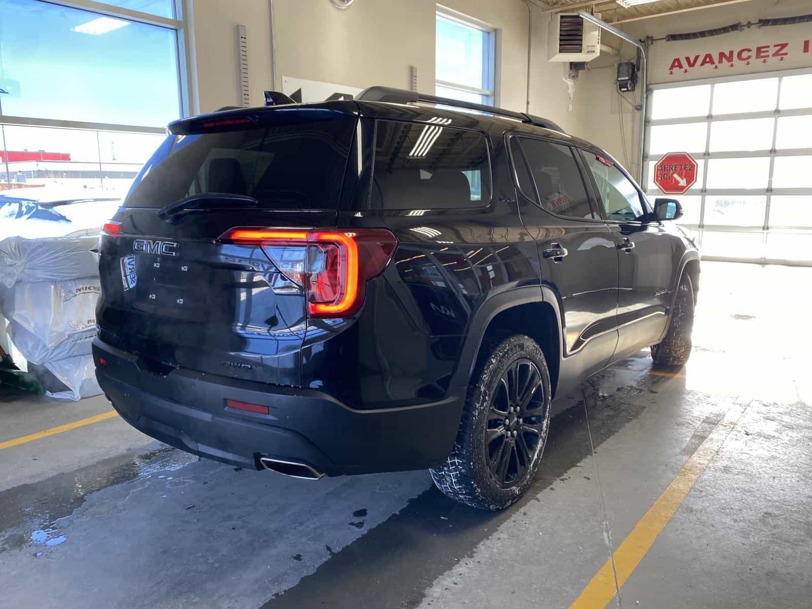 2022 GMC Acadia SLE - Image 6