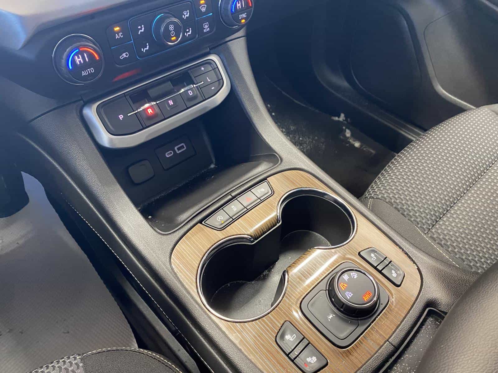 2022 GMC Acadia SLE - Image 13