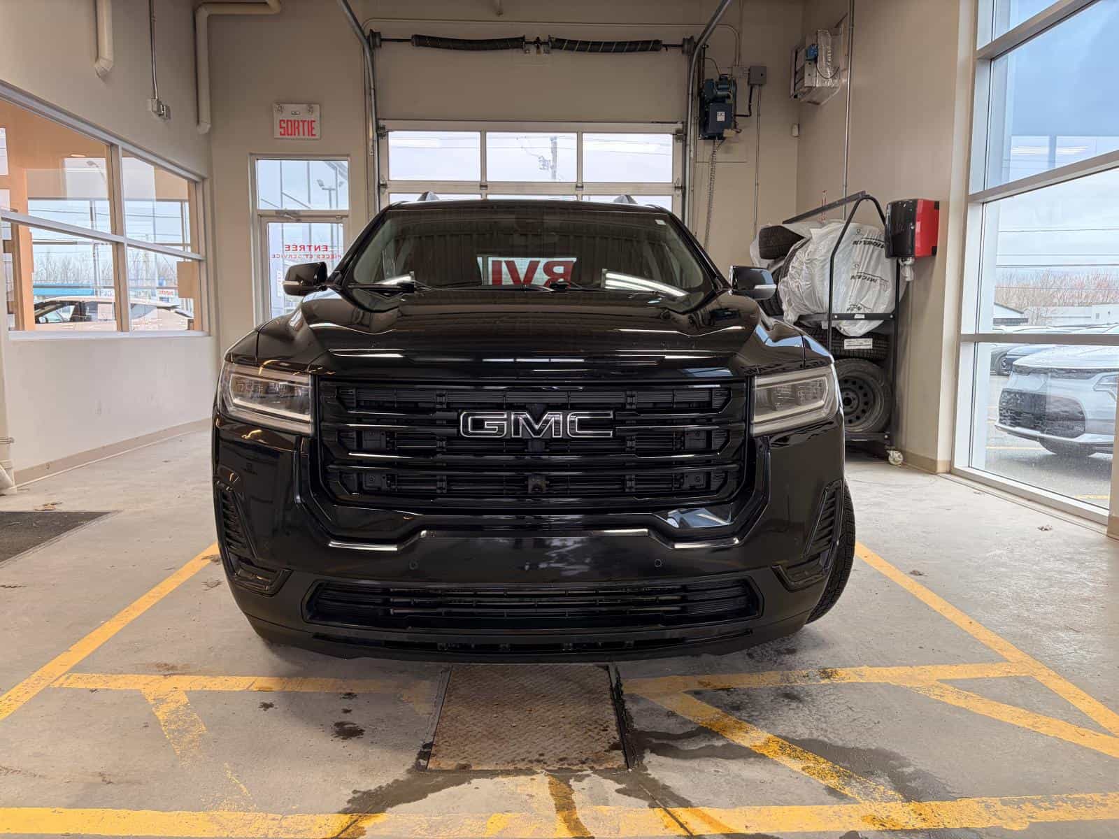 2022 GMC Acadia SLE - Image 2