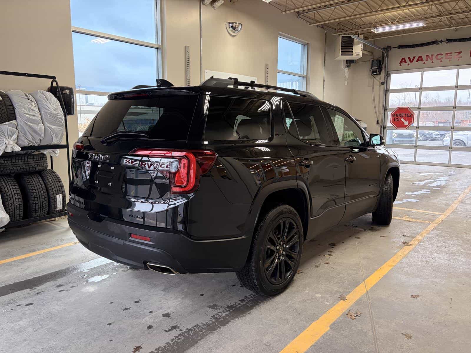 2022 GMC Acadia SLE - Image 6