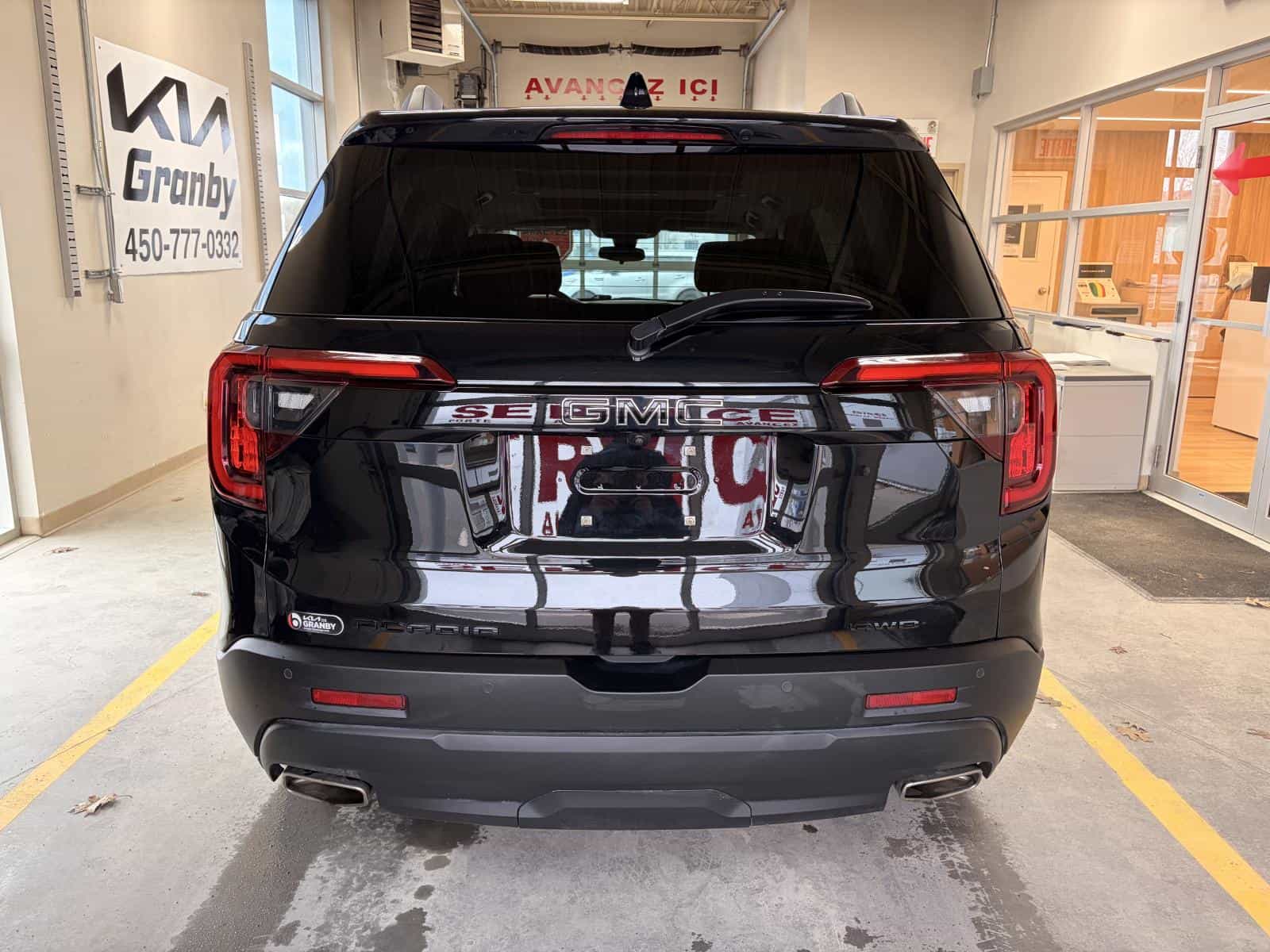 2022 GMC Acadia SLE - Image 5