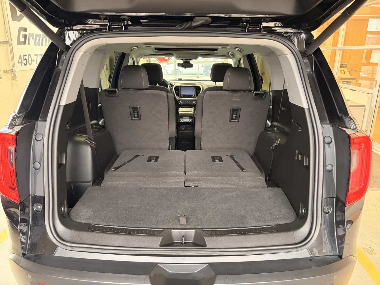 2022 GMC Acadia SLE - Image 10