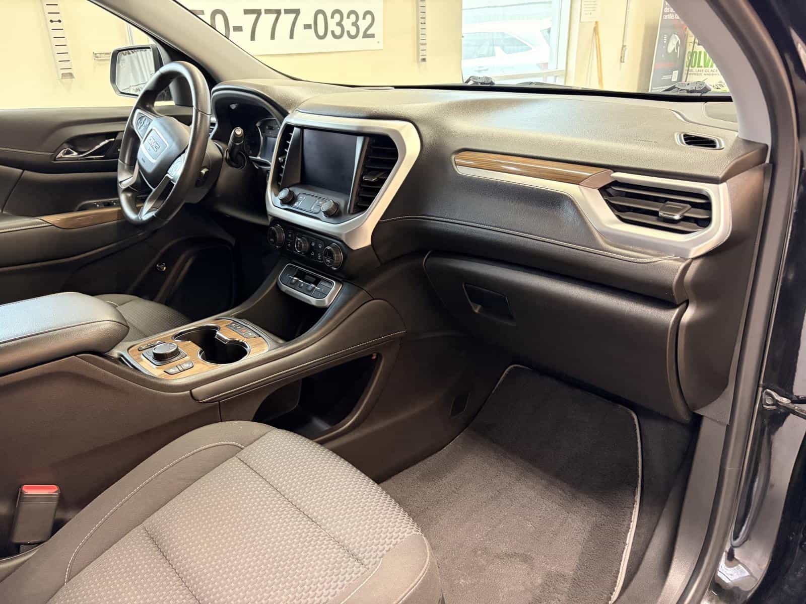 2022 GMC Acadia SLE - Image 8