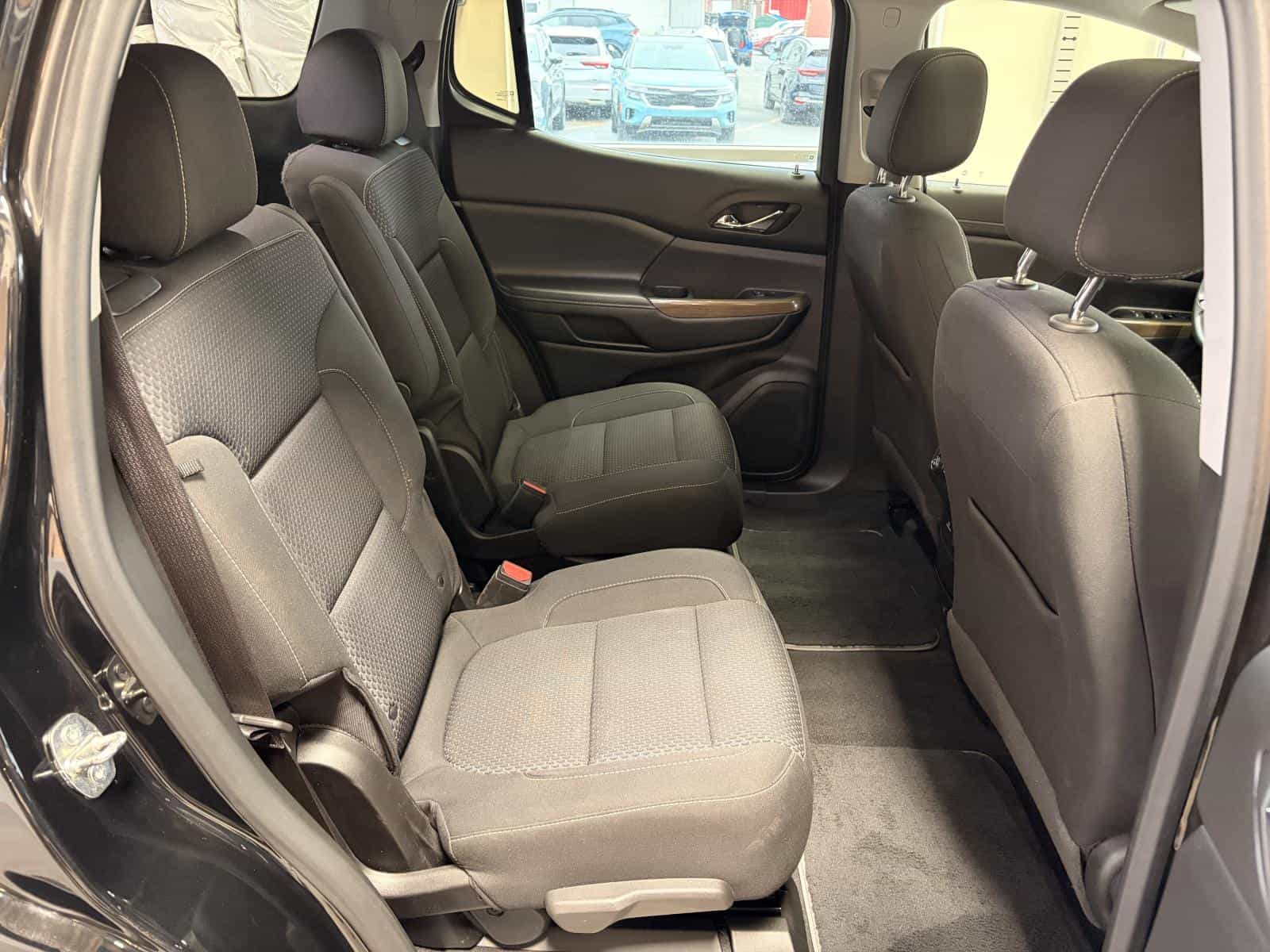 2022 GMC Acadia SLE - Image 9