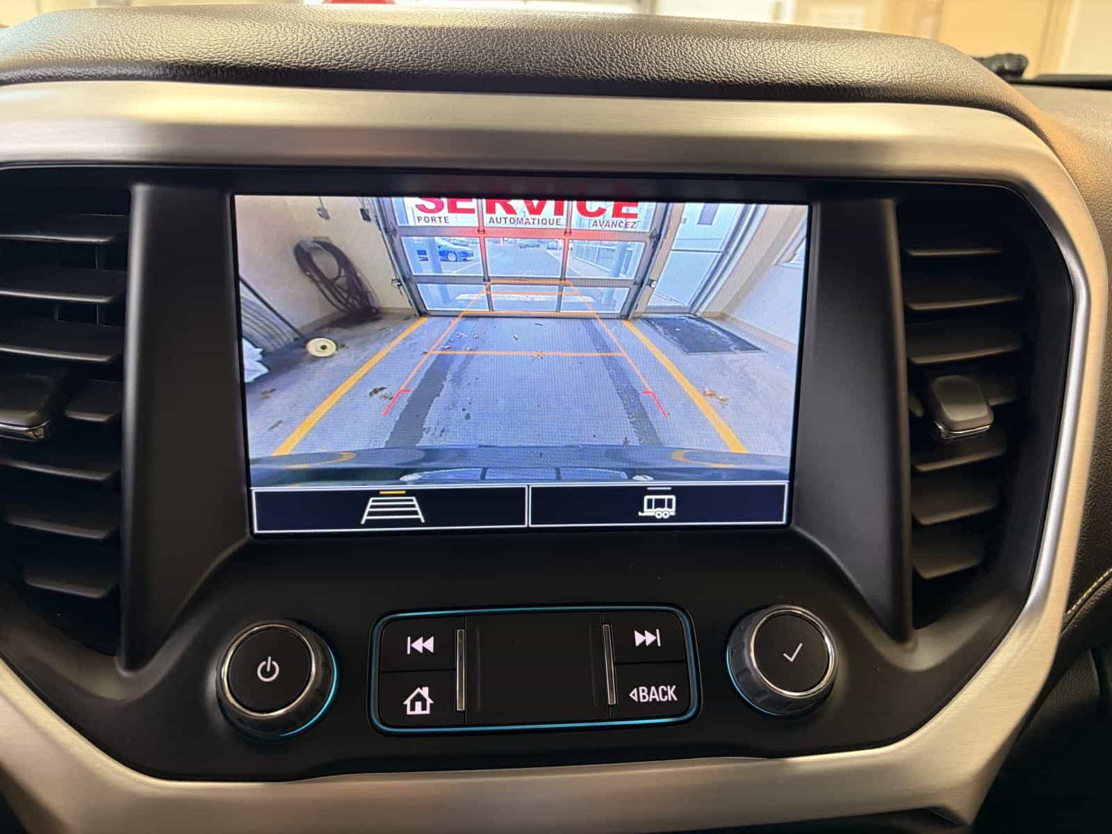 2022 GMC Acadia SLE - Image 14