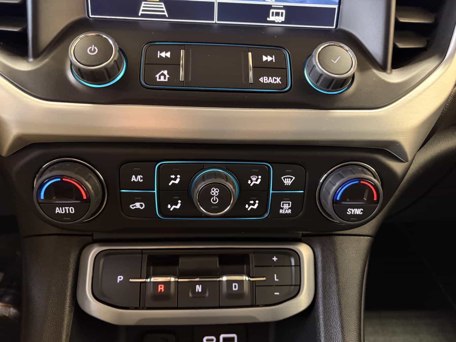 2022 GMC Acadia SLE - Image 15