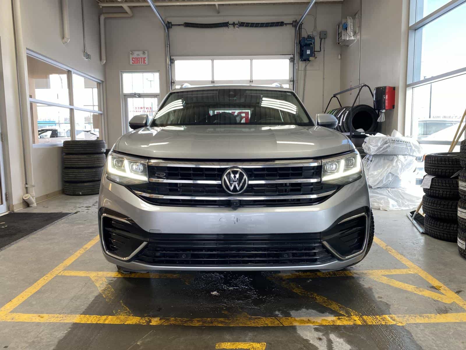 2021 Volkswagen Atlas Execline - Image 2