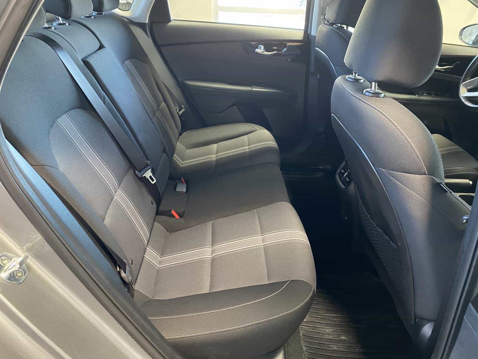 2022 Kia Forte EX - Image 8